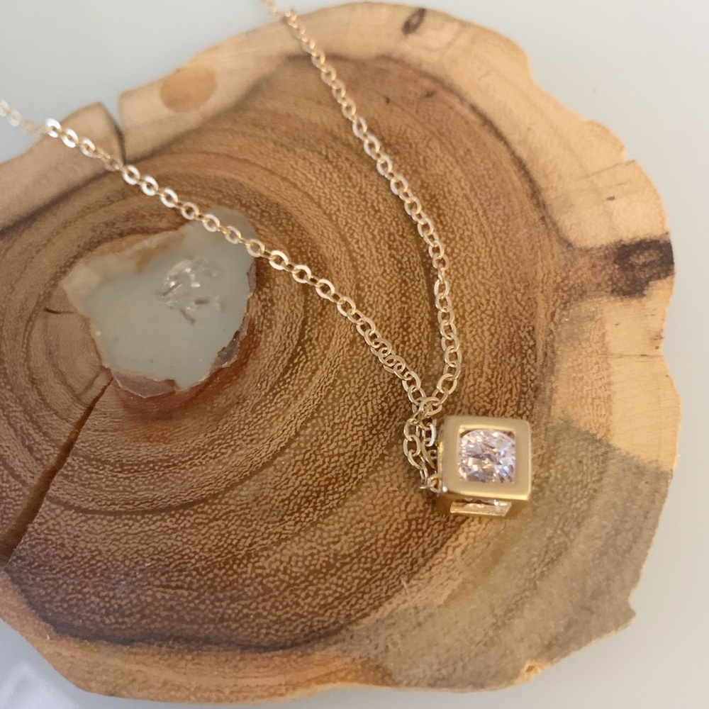 🎉Host Pick 🎉Cube Necklace